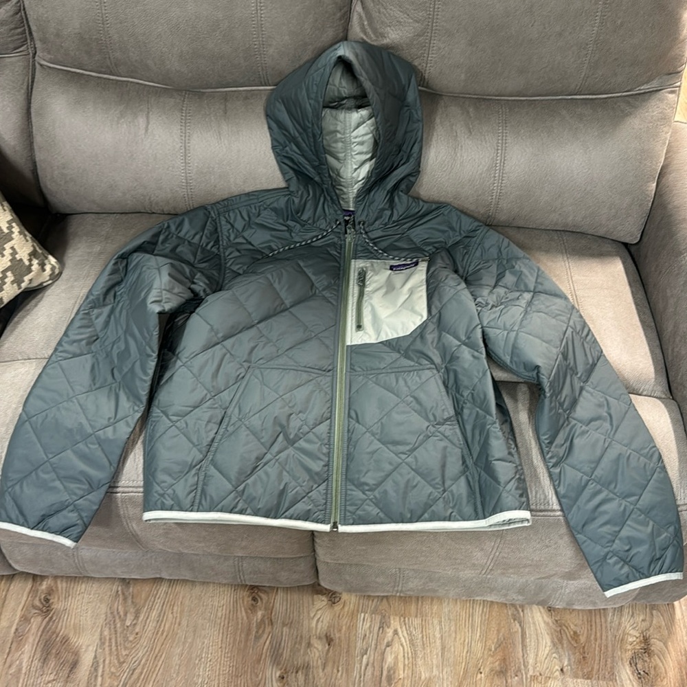NWT Women's Patagonia Diamond Quilted Bomber Hoody - Nouveau Green